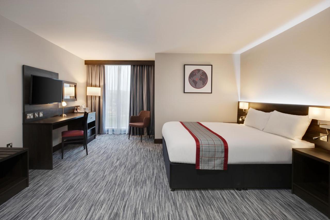 Ramada By Wyndham Leeds East Otel Dış mekan fotoğraf