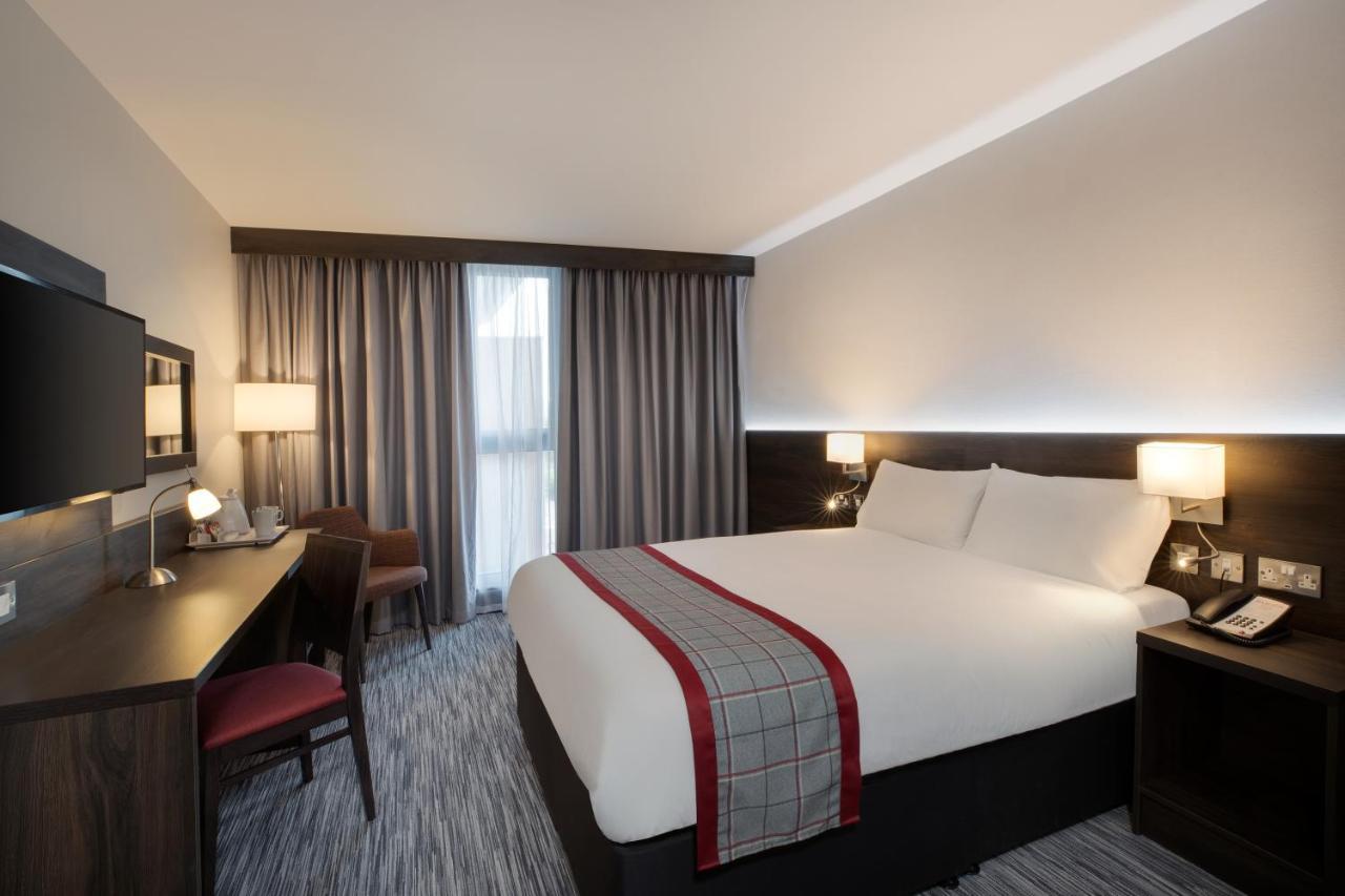 Ramada By Wyndham Leeds East Otel Dış mekan fotoğraf