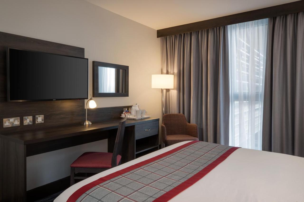 Ramada By Wyndham Leeds East Otel Dış mekan fotoğraf