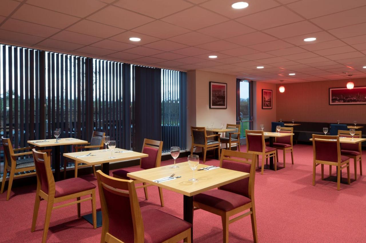 Ramada By Wyndham Leeds East Otel Dış mekan fotoğraf