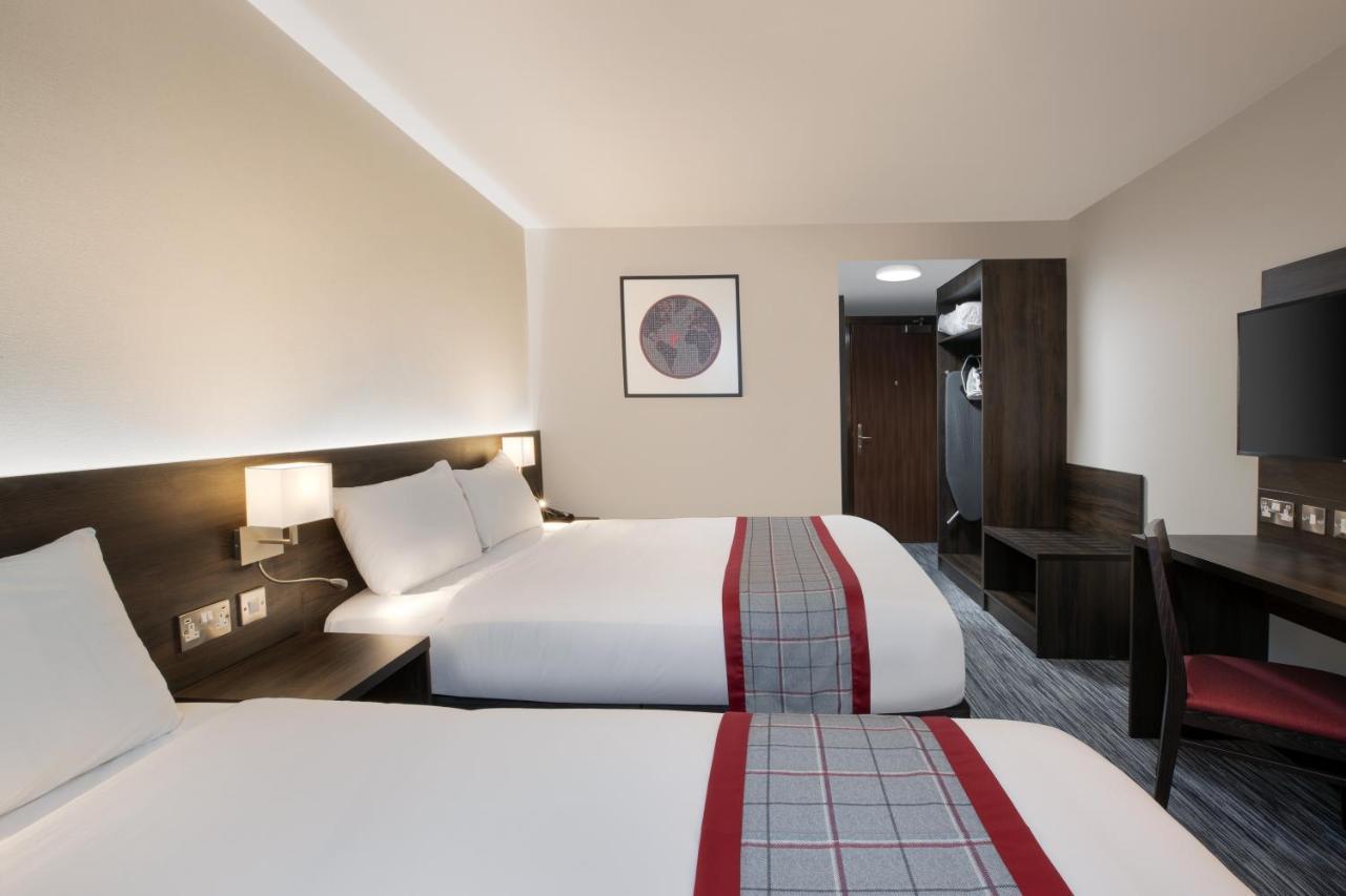 Ramada By Wyndham Leeds East Otel Dış mekan fotoğraf