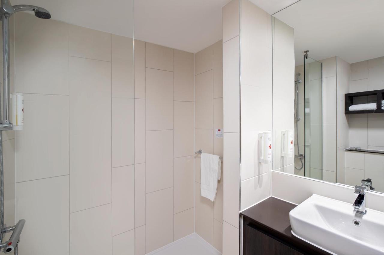 Ramada By Wyndham Leeds East Otel Dış mekan fotoğraf