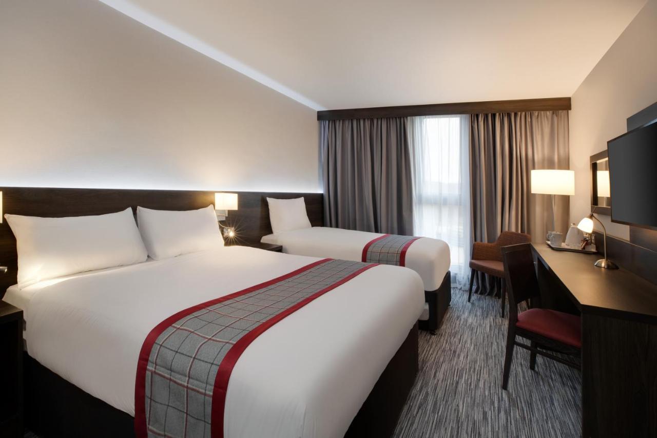 Ramada By Wyndham Leeds East Otel Dış mekan fotoğraf