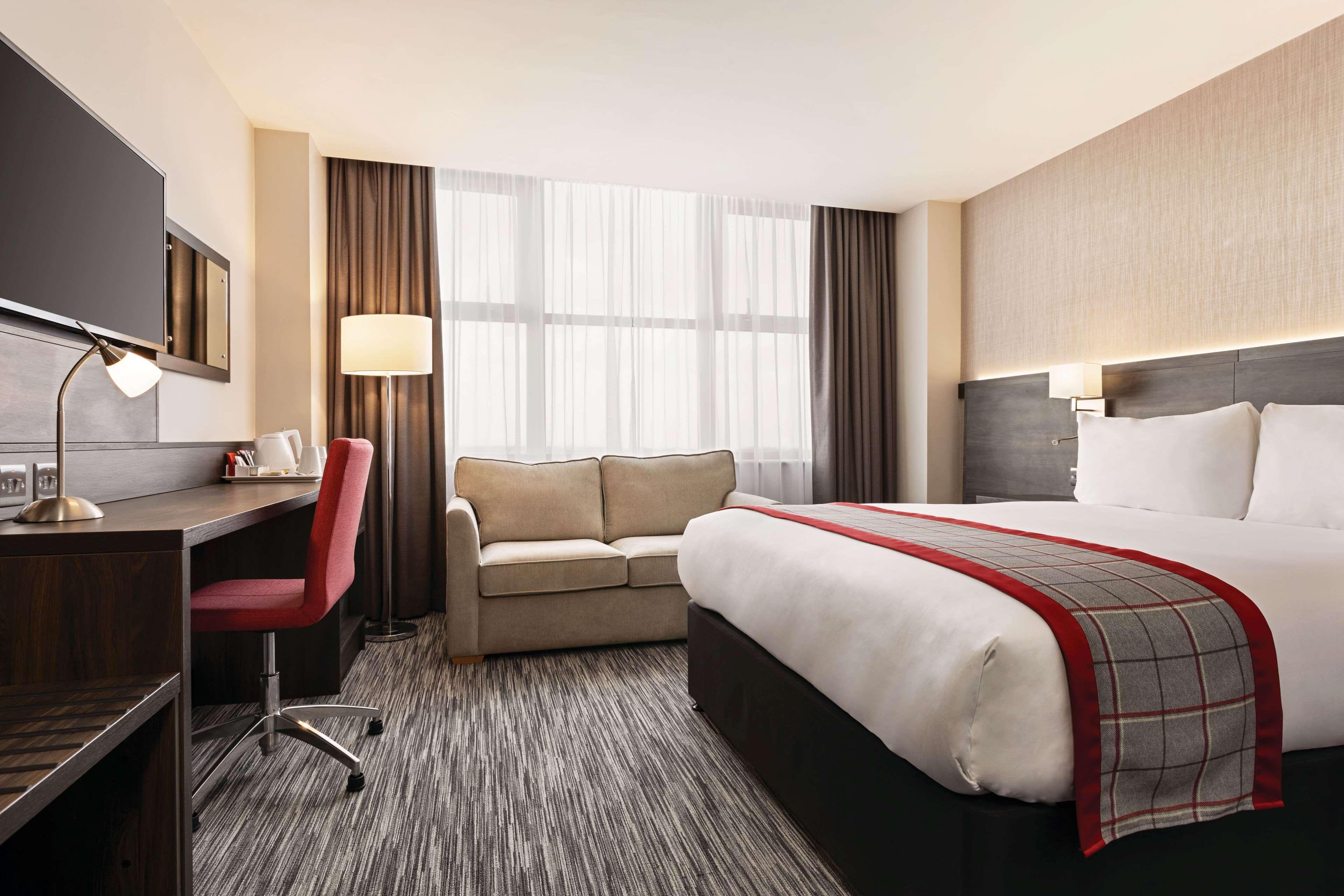 Ramada By Wyndham Leeds East Otel Dış mekan fotoğraf