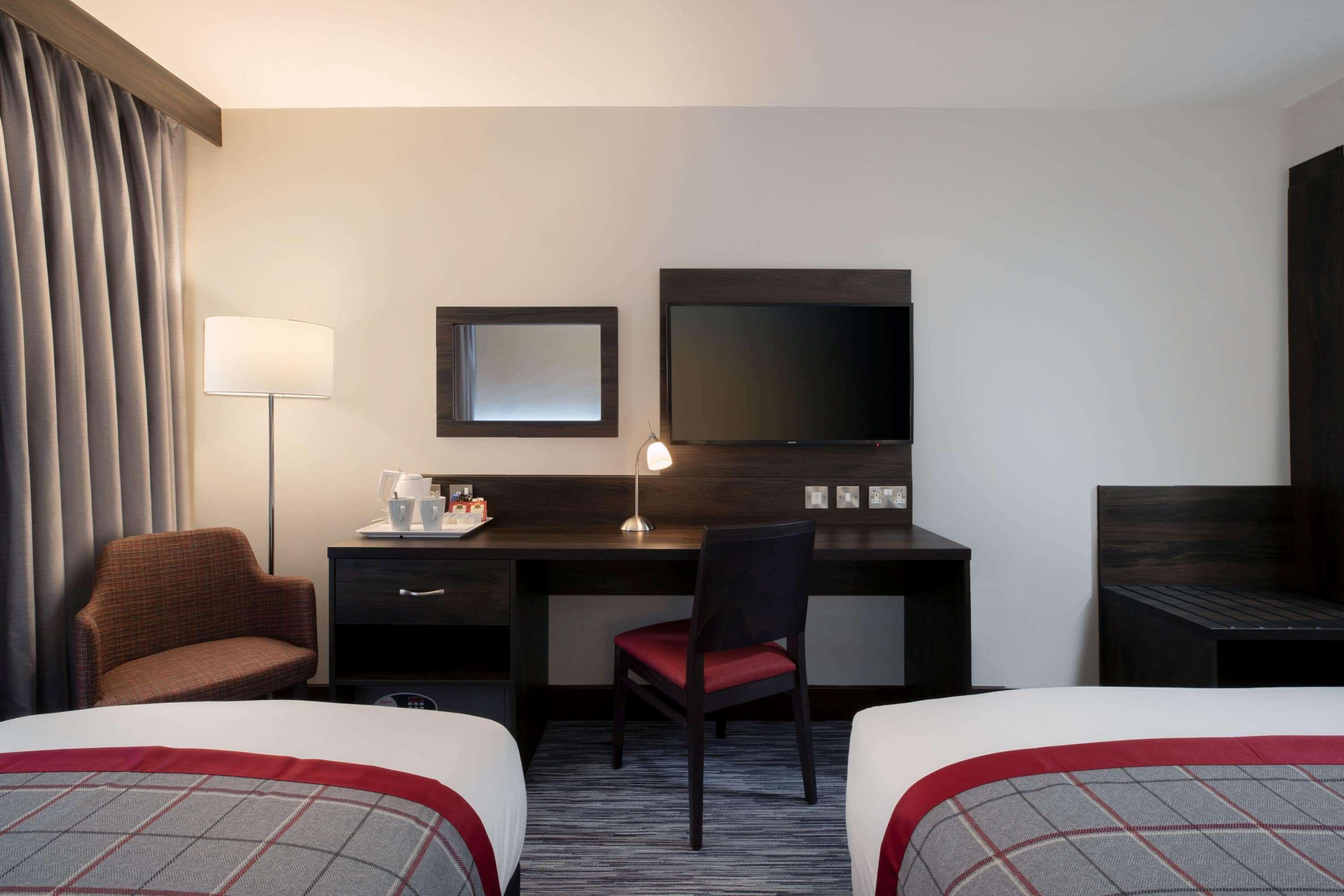 Ramada By Wyndham Leeds East Otel Dış mekan fotoğraf
